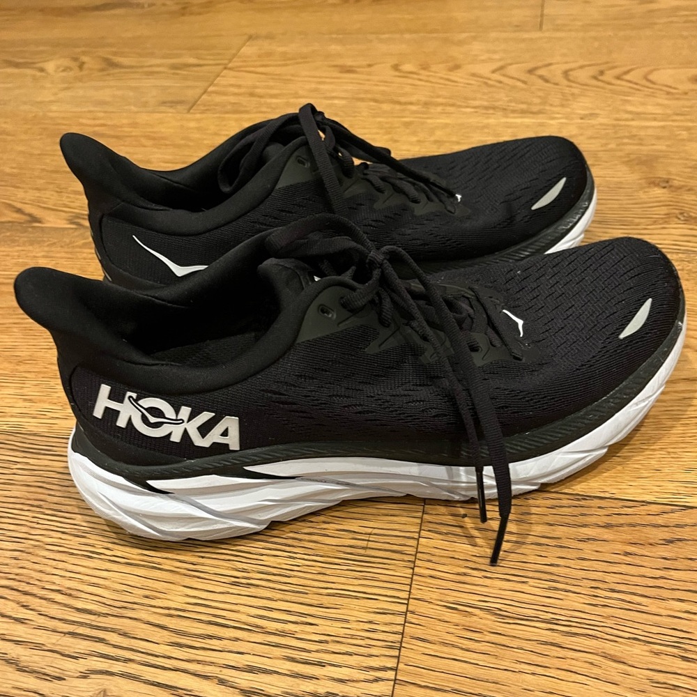 HOKA Black Clifton 8